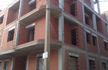 Un immeuble de trois étages semi-finis comprenant six appartements, Birtouta Alger